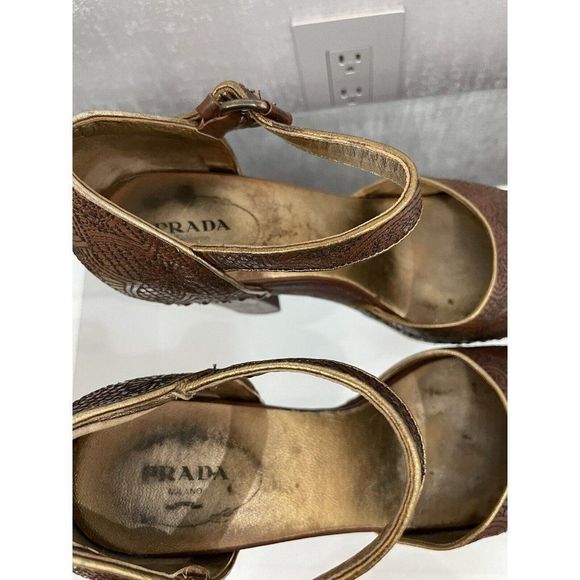 Prada Leather and Wood Floral Platform Clogs Size: EU 37.5 US 7.5 (B7) - Picture 10 of 12